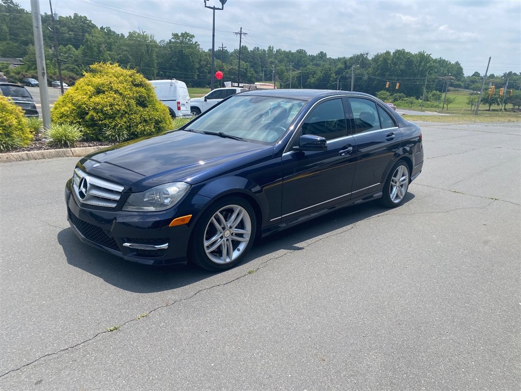 Used 2013 Mercedes-Benz C 300 4MATIC Sedan image 3
