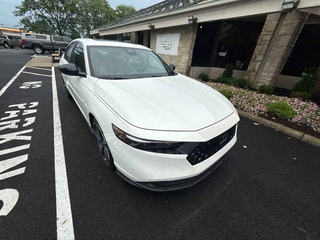 Used 2023 Honda Accord Sport image 4