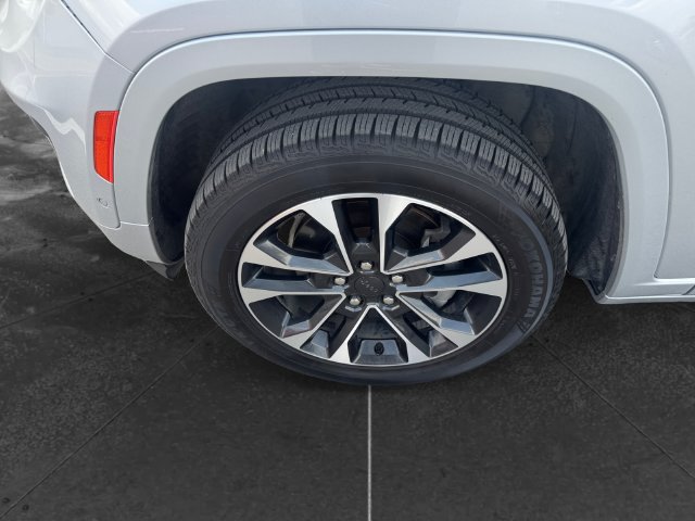 Used 2022 Jeep Grand Cherokee L Overland w/ Luxury Tech Group IV RWD image 9