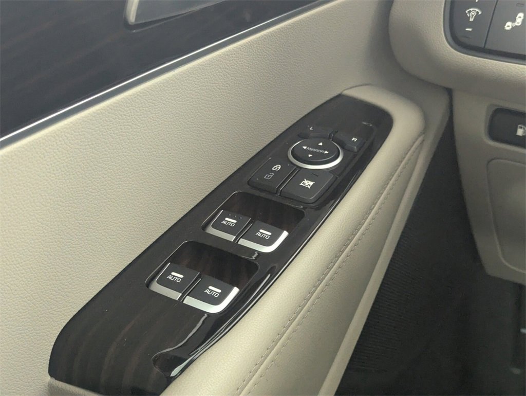 Used 2020 Kia Sorento S image 15