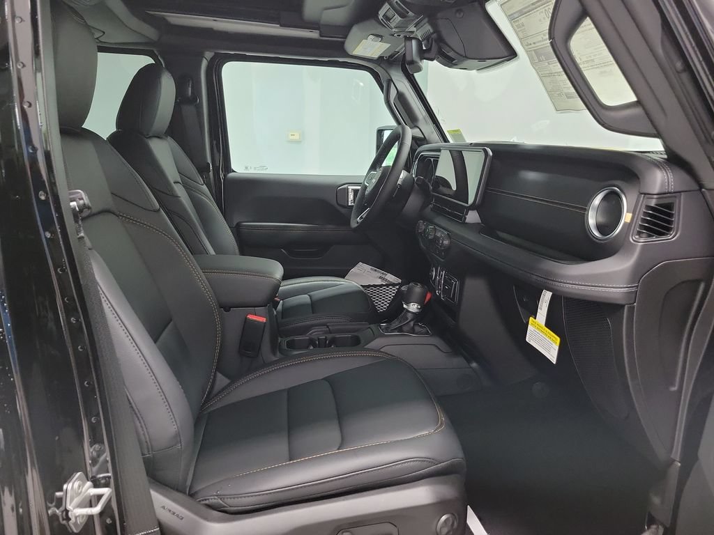 New 2026 Jeep Wrangler Unlimited Sahara w/ Technology Group AWD/4WD image 13