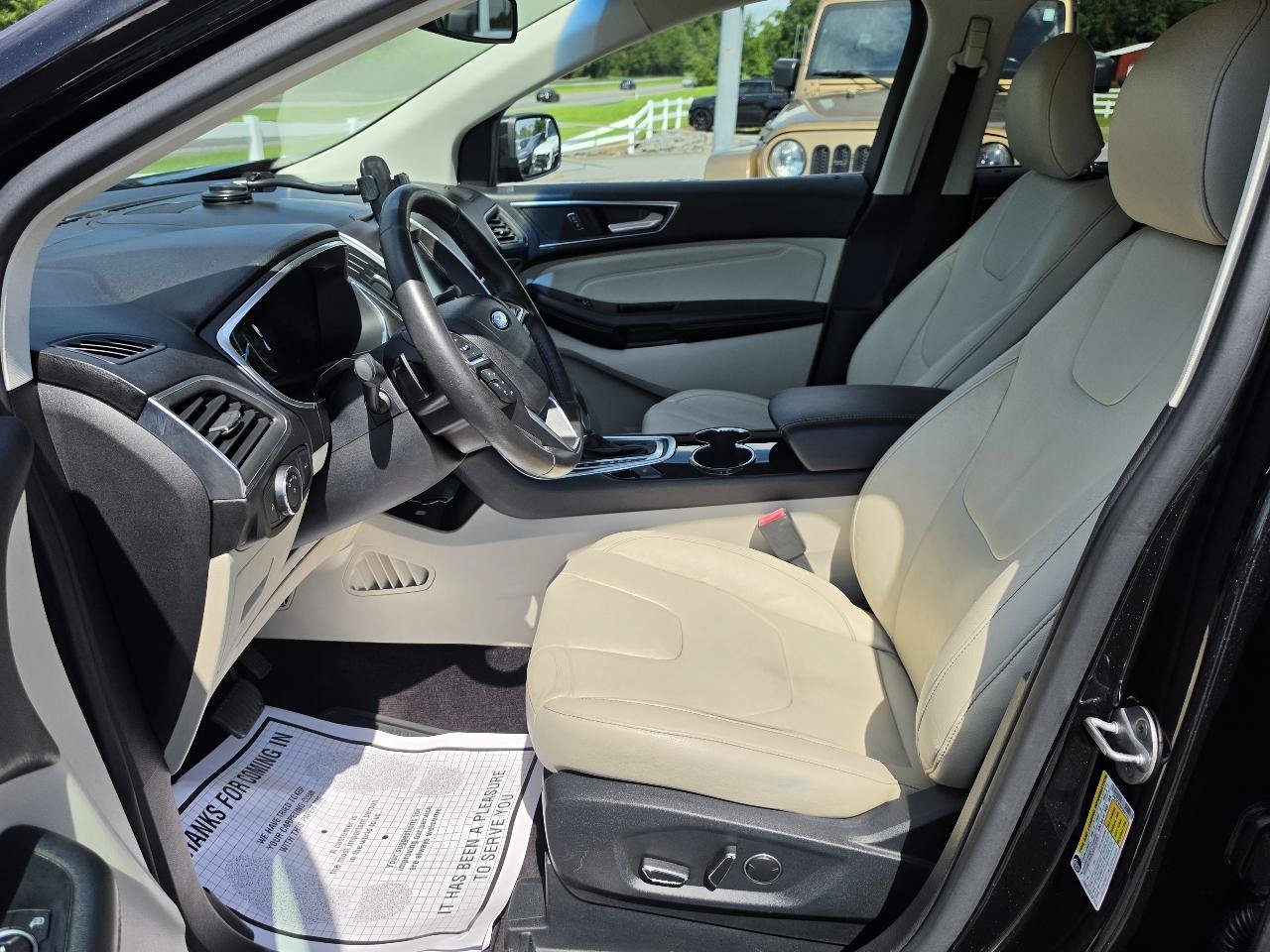 Used 2015 Ford Edge Titanium w/ Technology Package FWD image 3