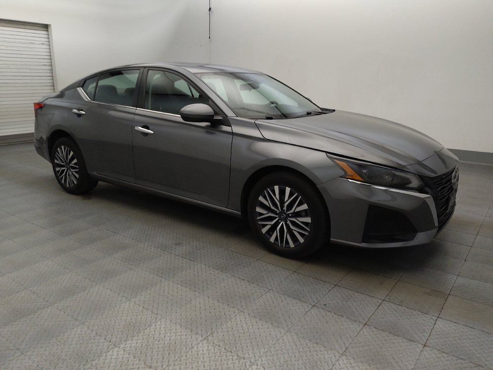 Used 2023 Nissan Altima 2.5 SV w/ SV Premium Package AWD/4WD image 11
