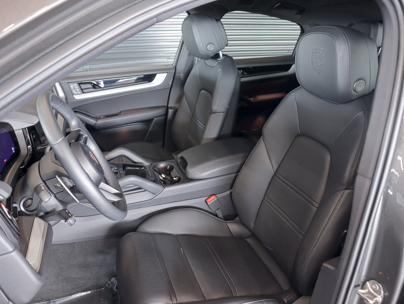 Certified 2025 Porsche Cayenne Coupe image 5