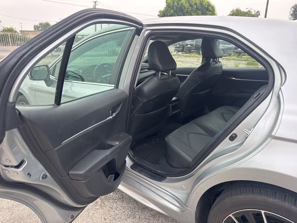 Used 2022 Toyota Camry SE image 9