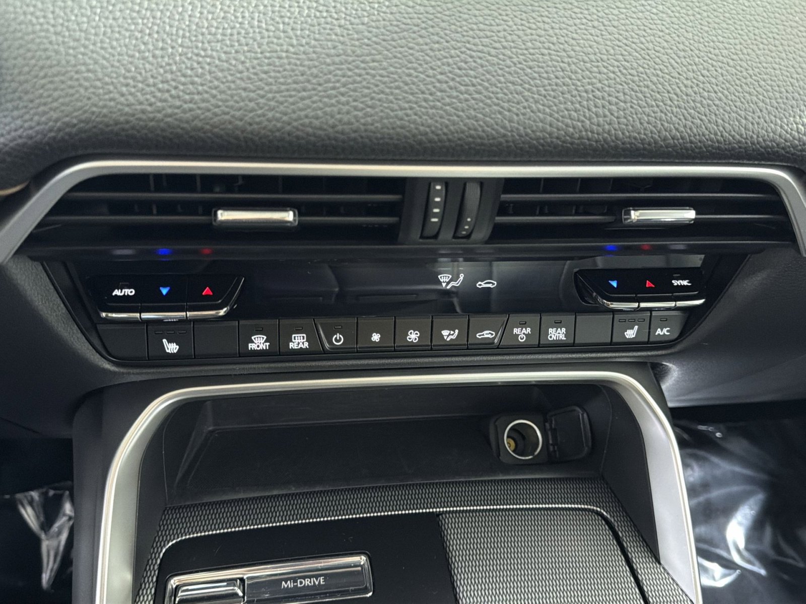 Used 2024 MAZDA CX-90 Plug-In Hybrid w/ Preferred AWD/4WD image 22