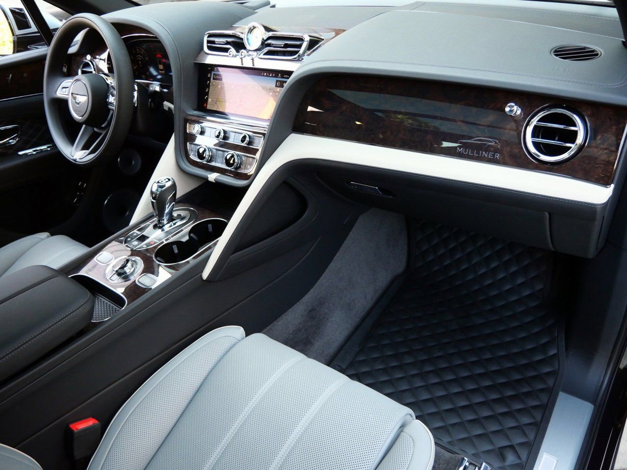 Used 2025 Bentley Bentayga Extended Wheelbase image 2