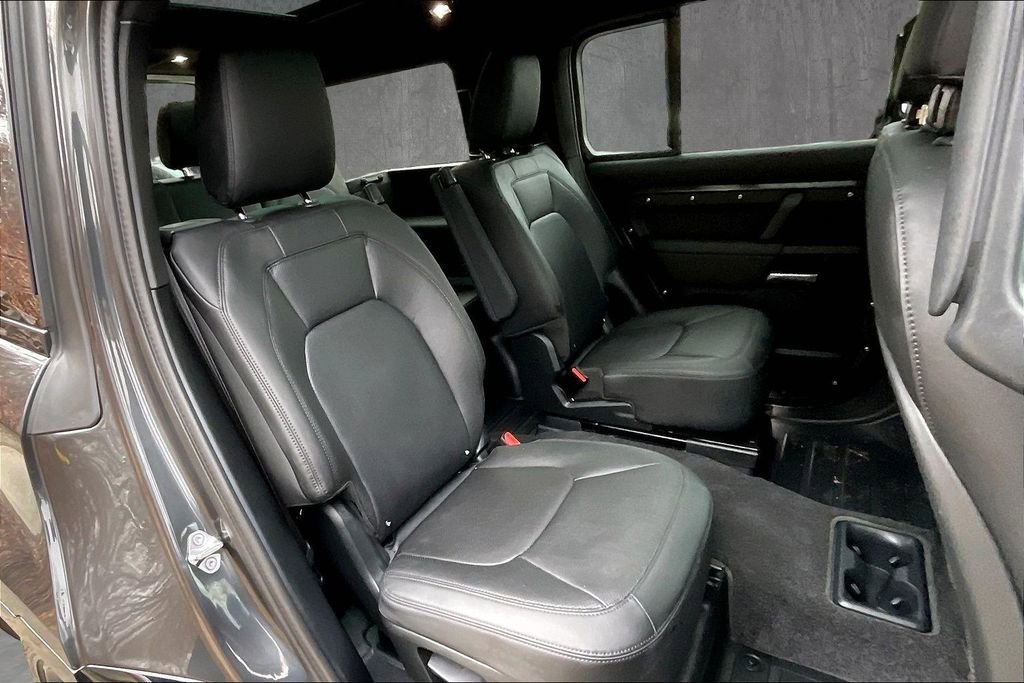 Used 2025 Land Rover Defender 130 X-Dynamic SE AWD/4WD image 25