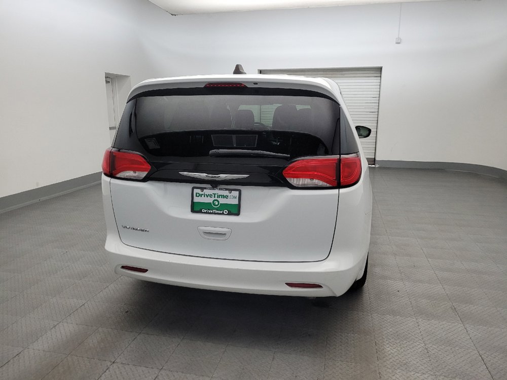 Used 2023 Chrysler Voyager LX FWD image 7