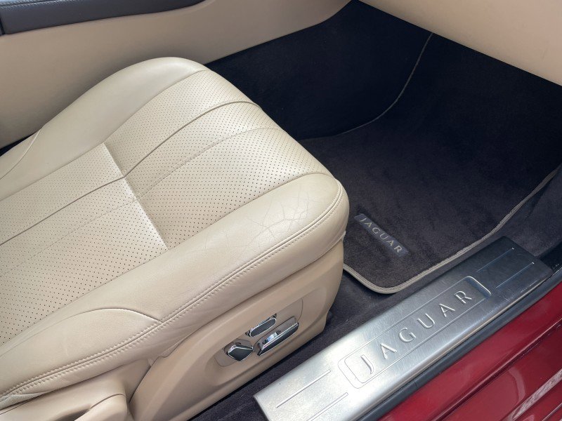 Used 2012 Jaguar XJ image 9