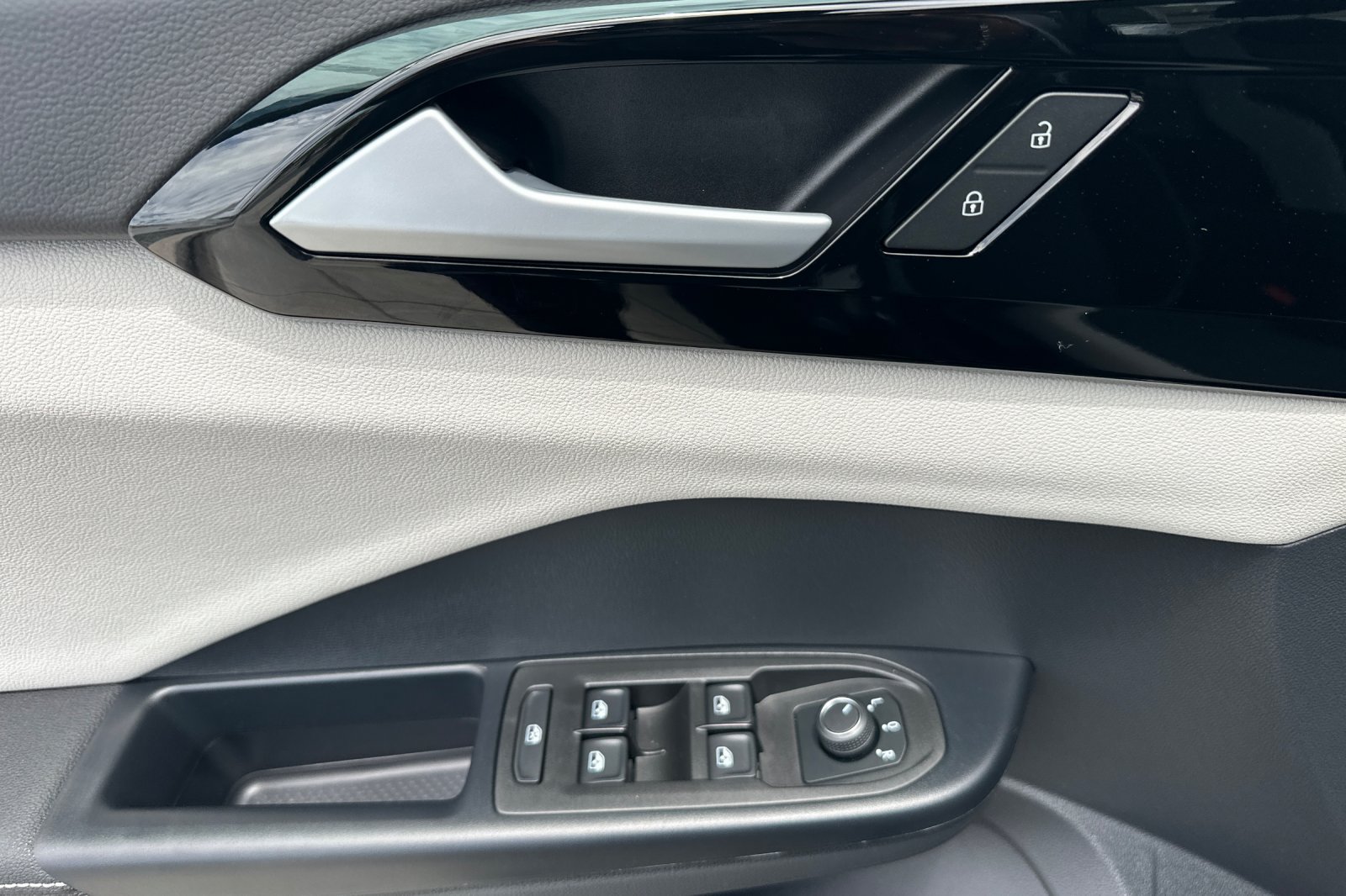 New 2026 Volkswagen Taos S FWD image 9