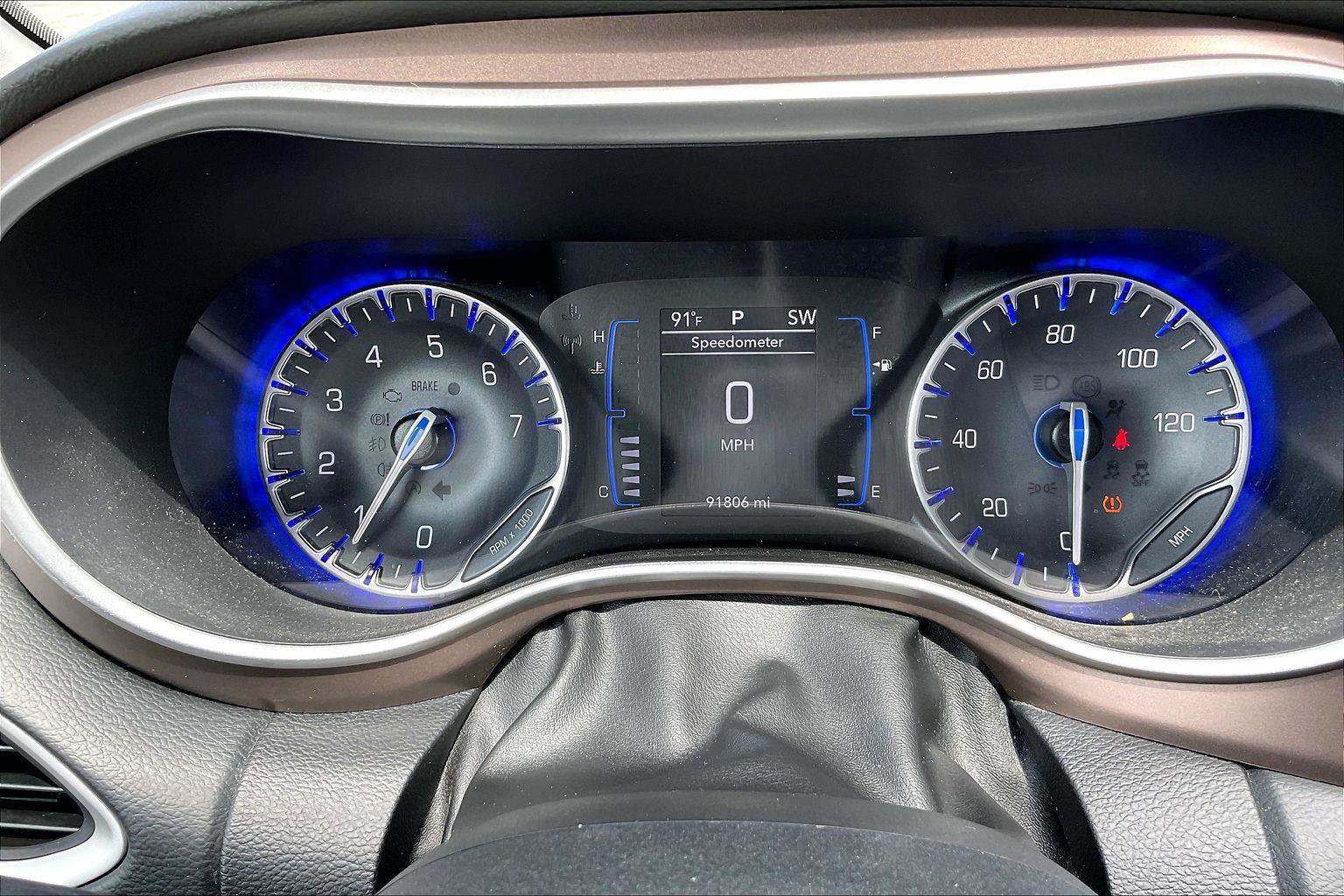 Used 2019 Chrysler Pacifica Touring-L w/ Tire & Wheel Group FWD image 19