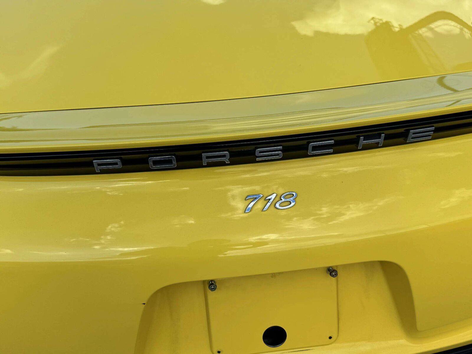 Used 2018 Porsche 718 Boxster RWD image 16