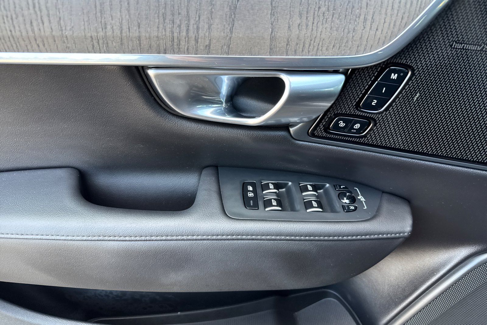 Used 2023 Volvo S90 B6 Plus w/ Protection Package Premier AWD/4WD image 11