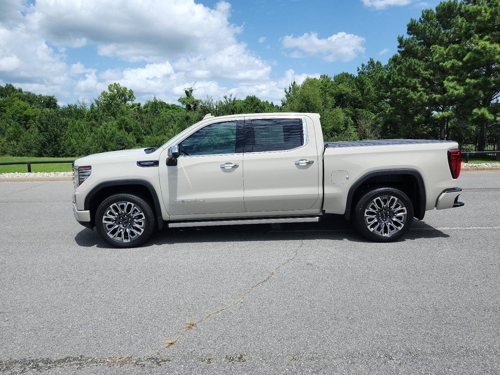 Certified 2026 GMC Sierra 1500 Denali Ultimate AWD/4WD image 2