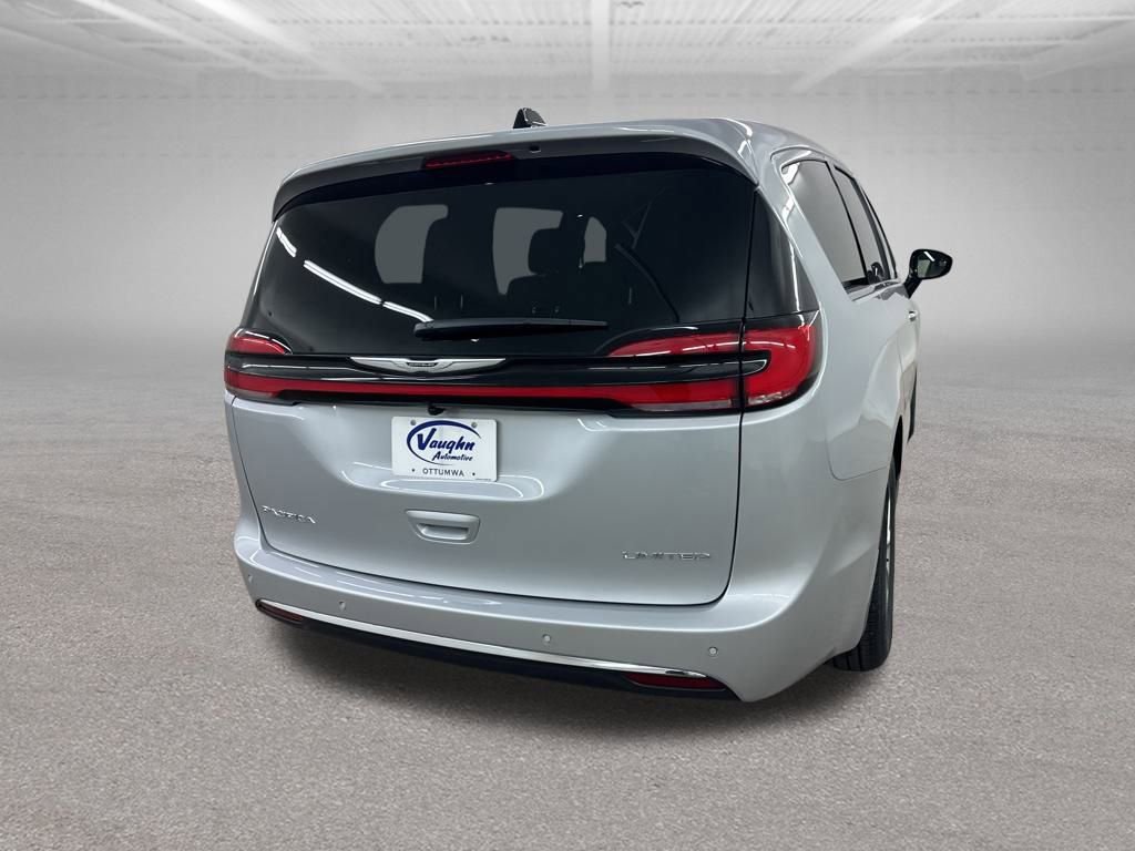 New 2026 Chrysler Pacifica Limited image 10