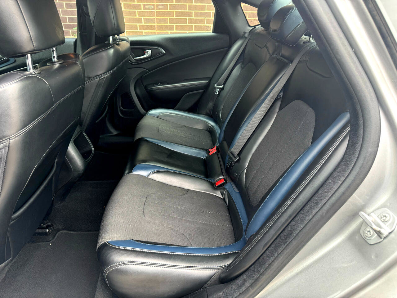 Used 2015 Chrysler 200 S image 6