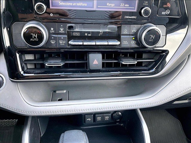 Used 2020 Toyota Highlander L FWD image 24