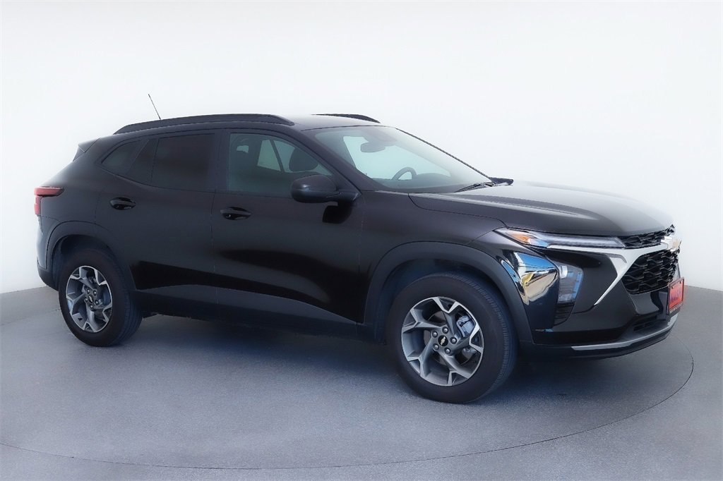 Used 2025 Chevrolet Trax LT