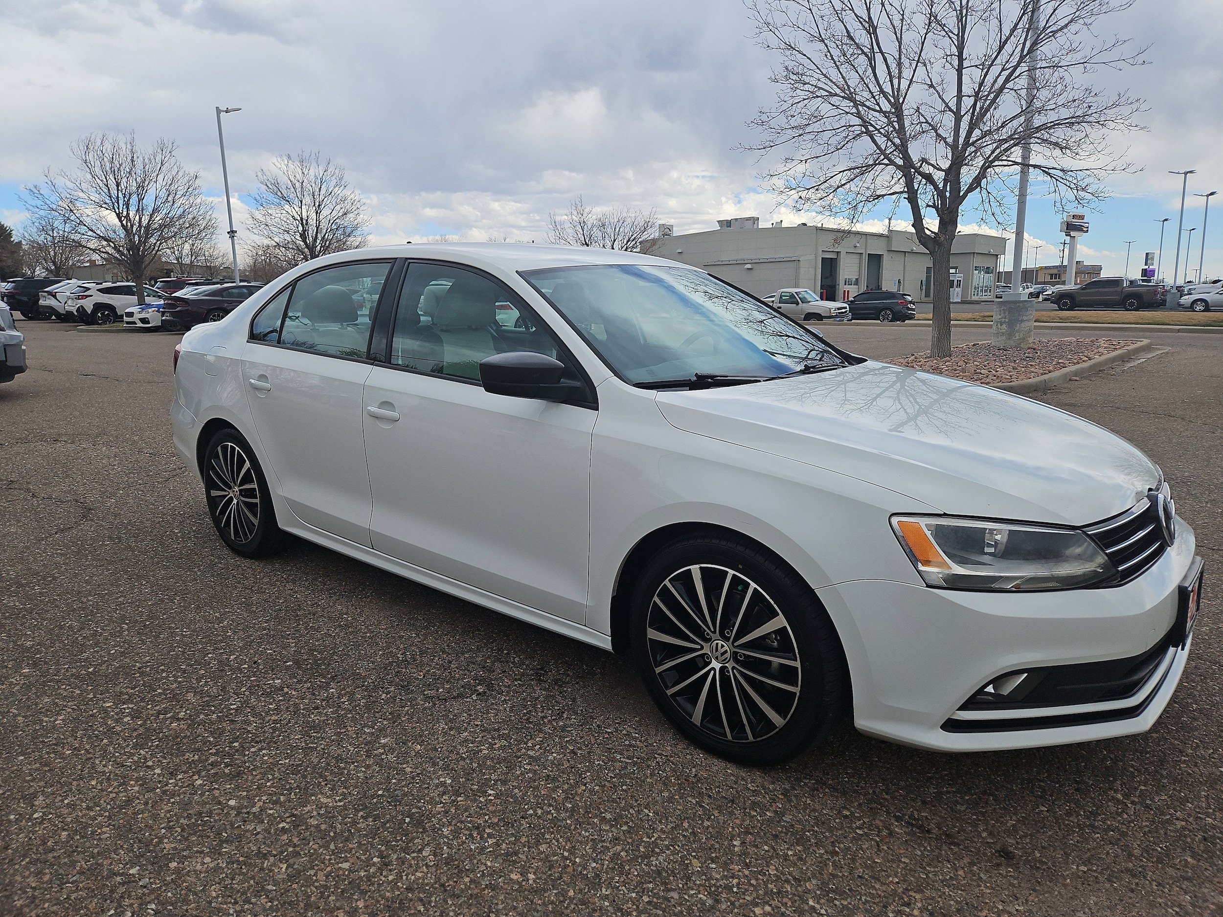 Used 2016 Volkswagen Jetta Sport image 2