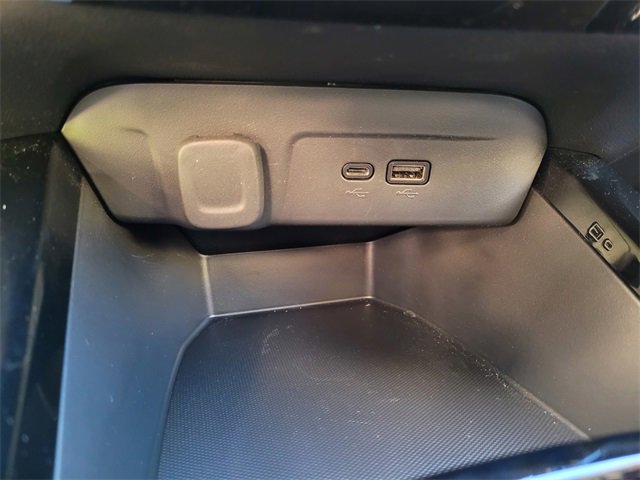 Used 2025 Chevrolet Trax LT w/ LPO, Blackout Package image 21