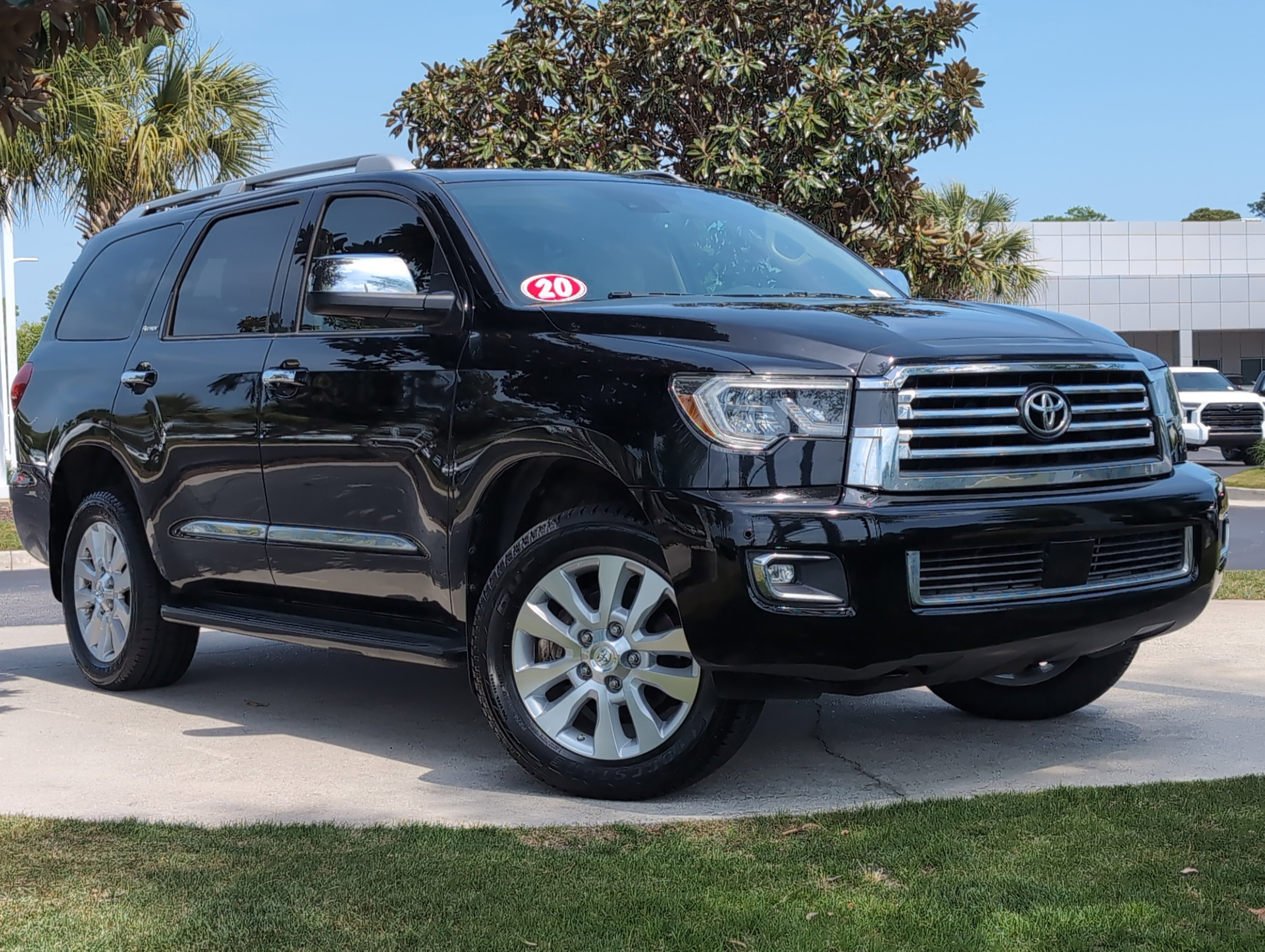 Used 2020 Toyota Sequoia Platinum AWD/4WD image 2