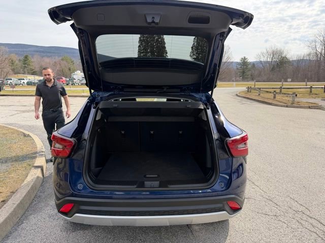 Used 2024 Chevrolet Trax LT w/ Driver Confidence Package image 15