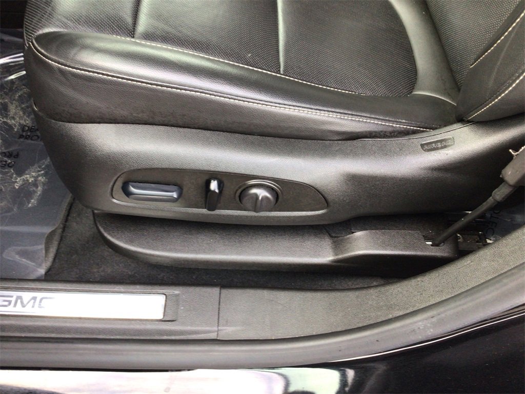 Used 2023 GMC Acadia SLT image 19