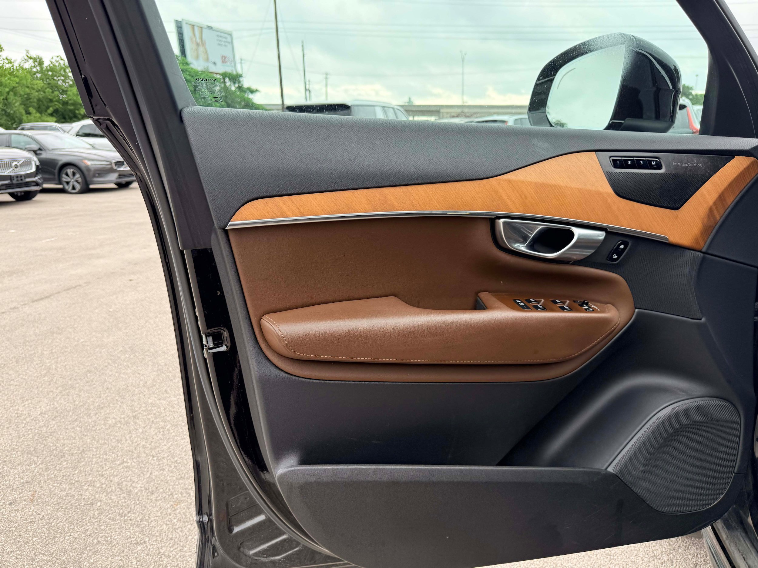 Certified 2023 Volvo XC90 T8 Plus AWD/4WD image 10