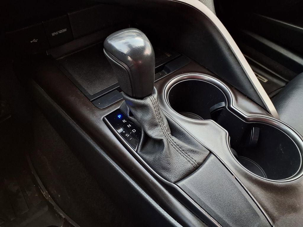 Used 2021 Toyota Camry SE FWD image 12