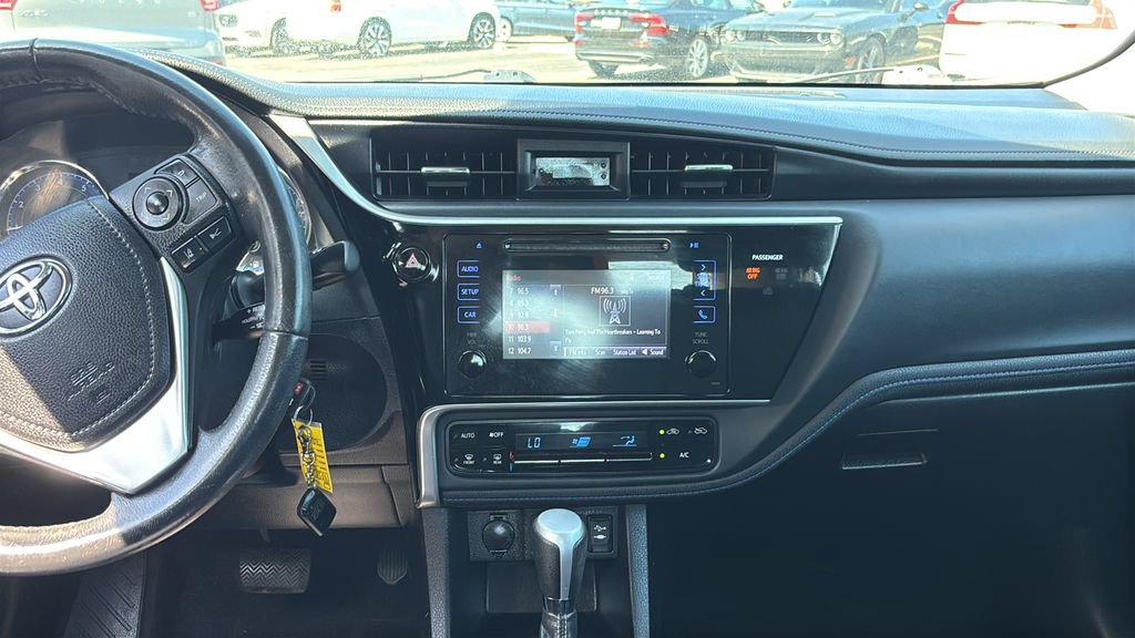 Used 2017 Toyota Corolla SE w/ Carpet Mat Package (TMS) FWD image 6