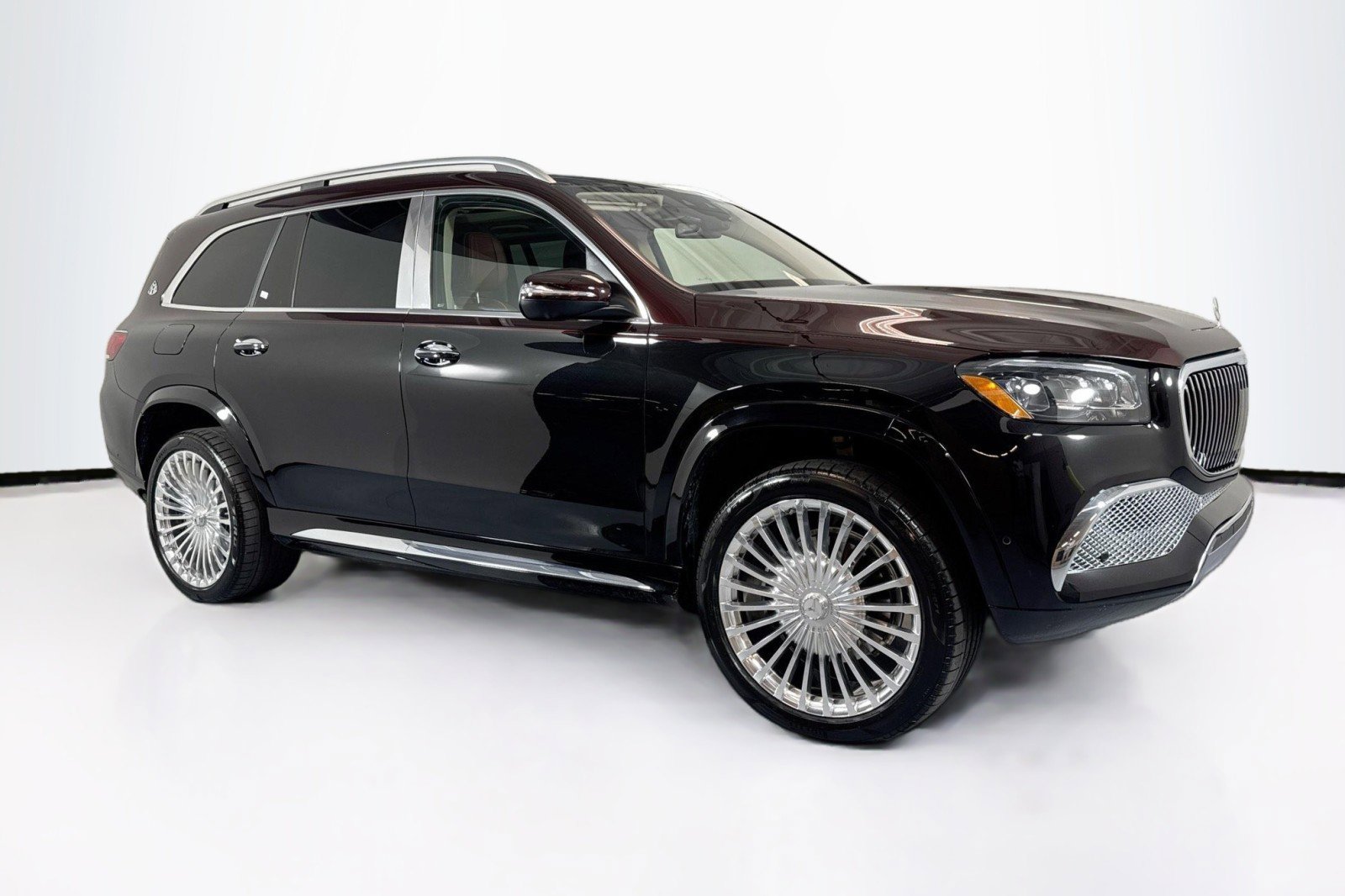 Used 2023 Mercedes-Benz Maybach GLS 600 4MATIC image 3