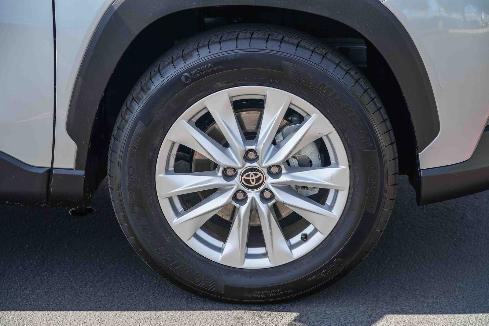 Certified 2023 Toyota Corolla Cross LE w/ Moonroof Package image 12