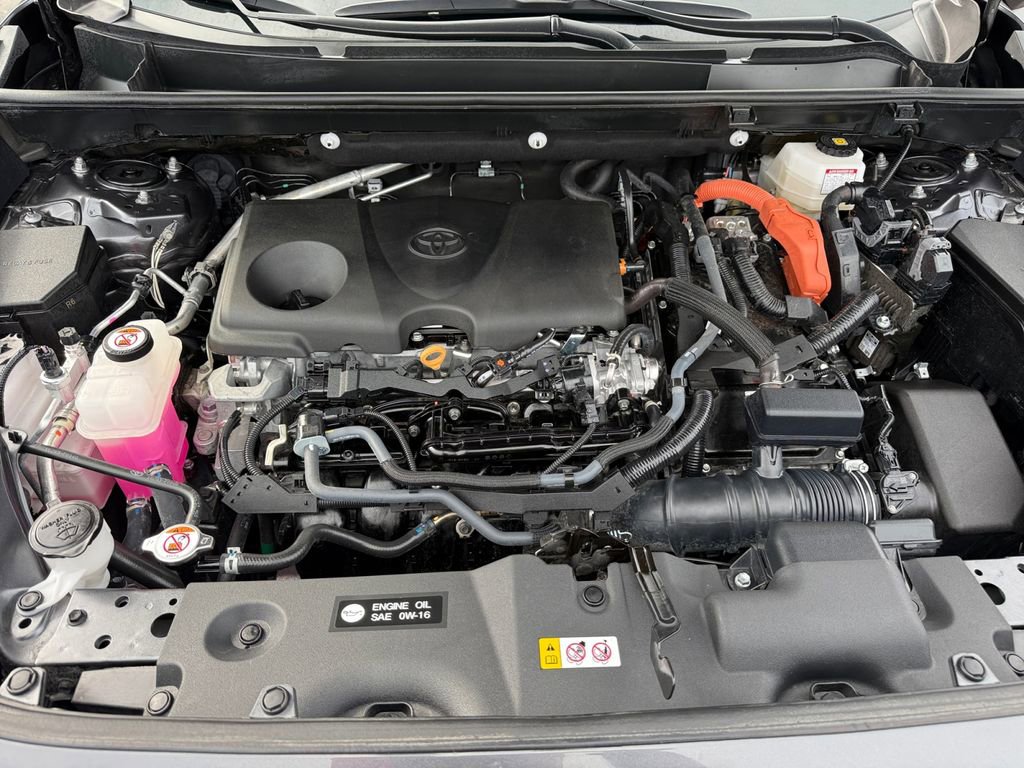 Used 2025 Toyota RAV4 LE AWD/4WD image 30