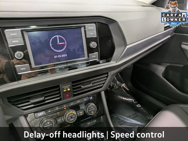 Used 2024 Volkswagen Jetta SE w/ Panoramic Sunroof Package FWD image 15