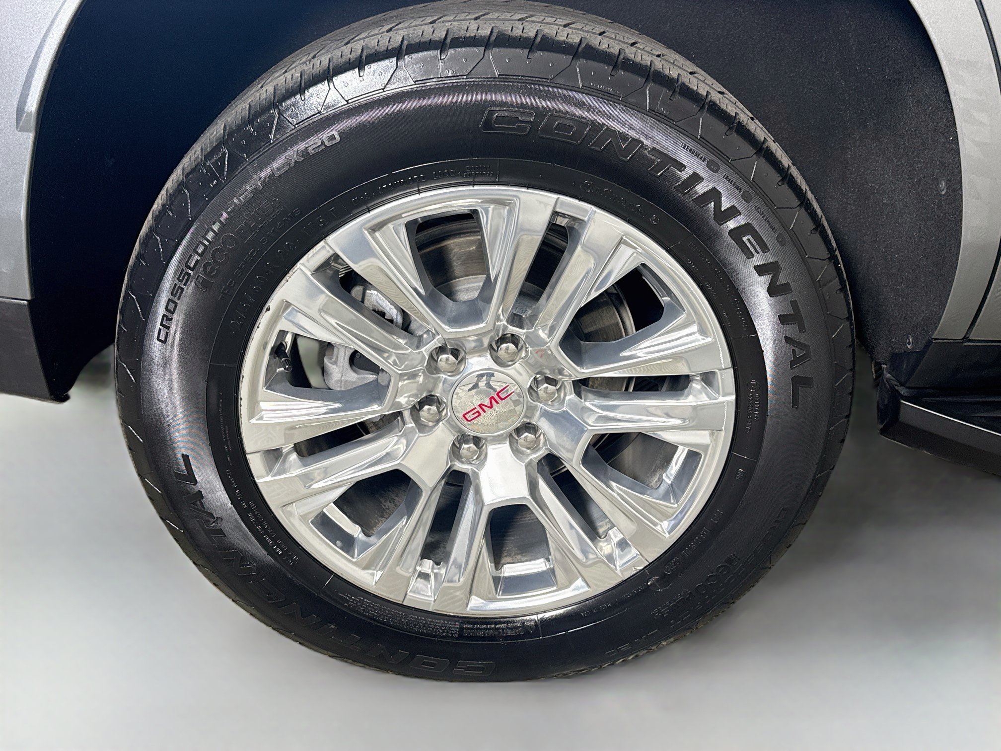 Used 2025 GMC Yukon Denali RWD image 33