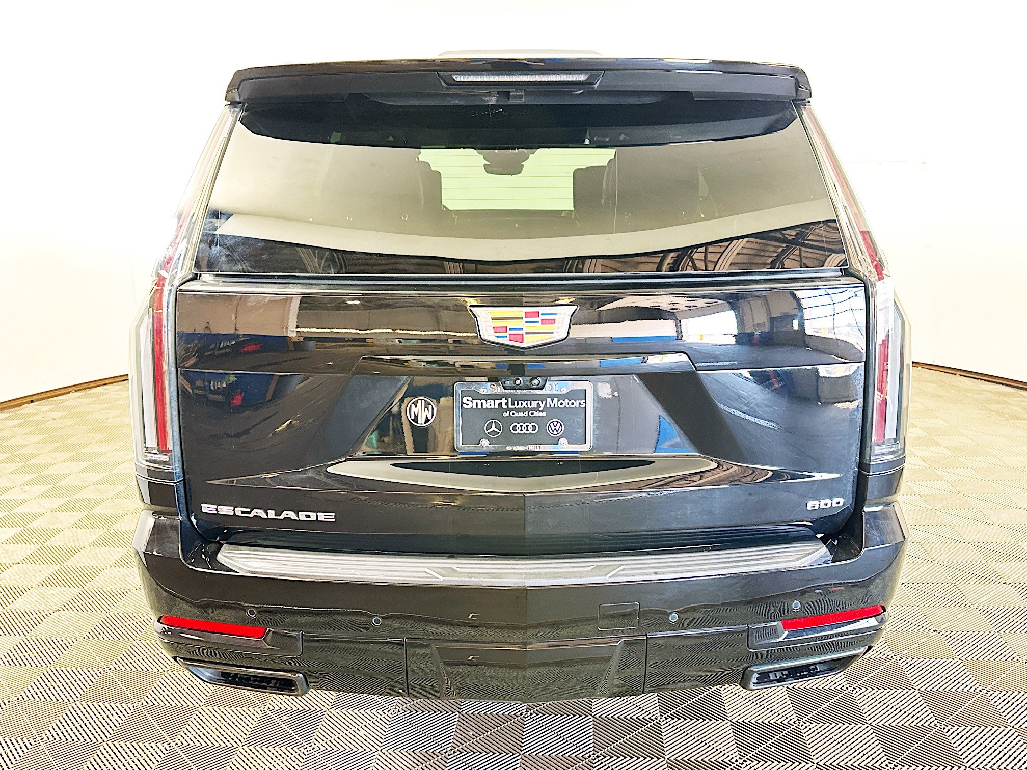 Used 2025 Cadillac Escalade Sport Platinum w/ LPO, Floor Liner Package AWD/4WD image 9