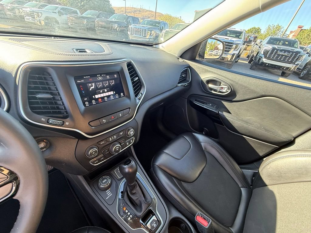 Used 2021 Jeep Cherokee Latitude Plus AWD/4WD image 12