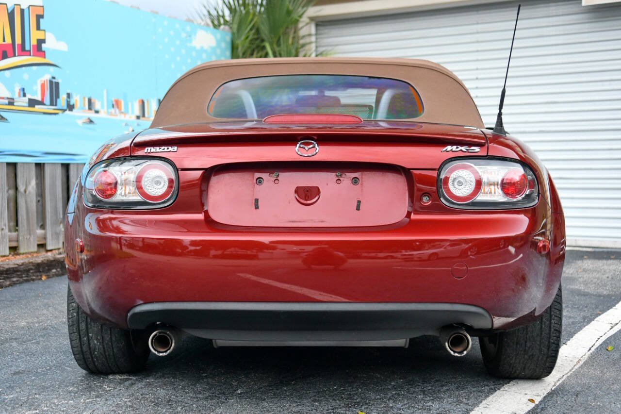 Used 2006 MAZDA MX-5 Miata Grand Touring w/ Premium Pkg RWD image 31