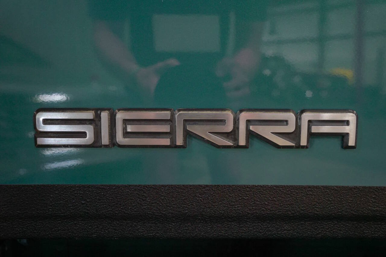 Used 1997 GMC Sierra 1500 2WD Extended Cab image 24