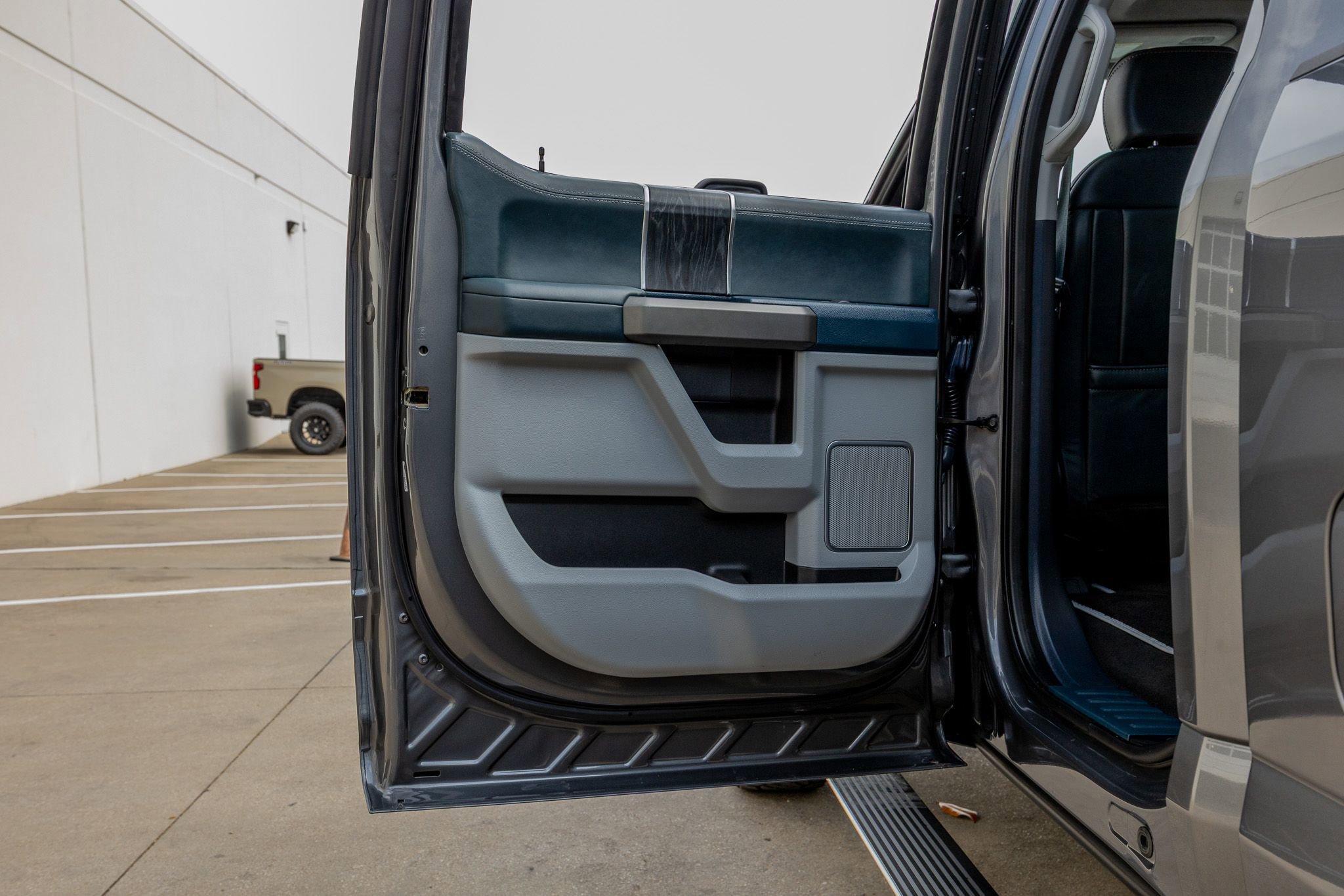 Used 2022 Ford F450 Limited w/ FX4 Off-Road Package image 39