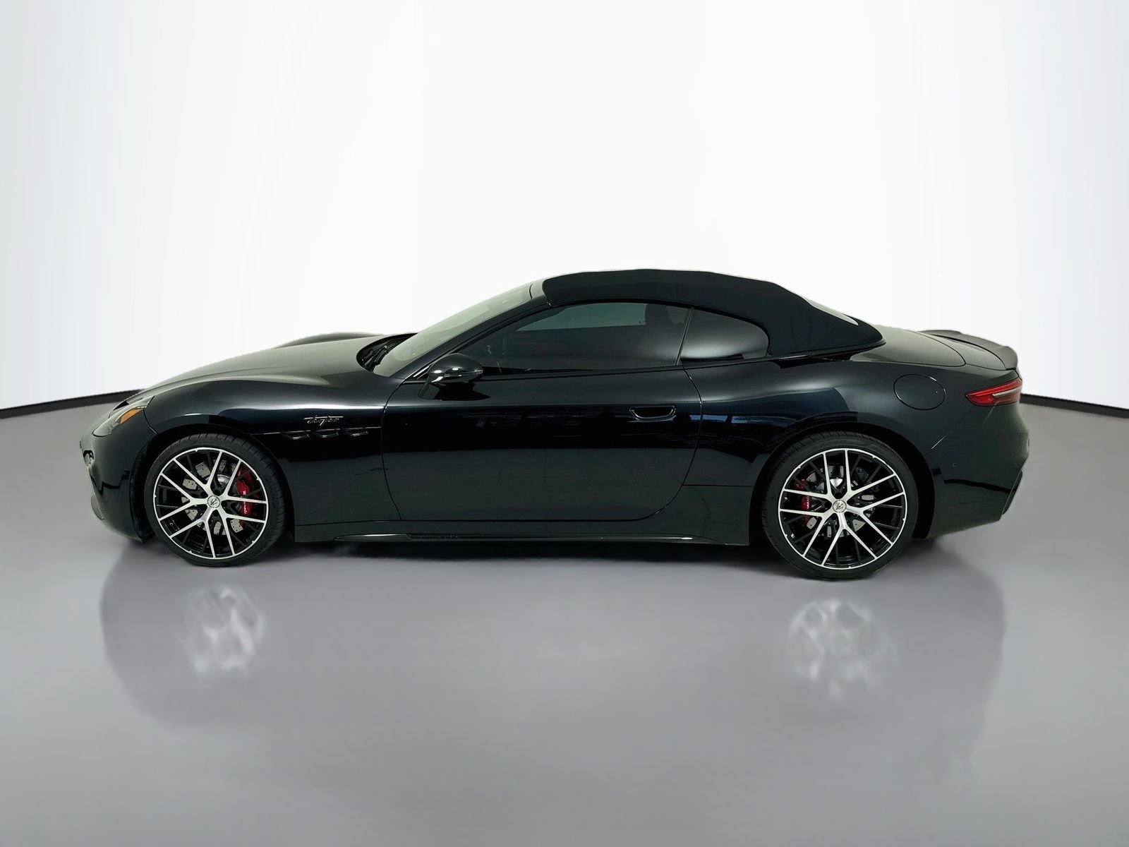 Used 2024 Maserati GranCabrio Trofeo AWD/4WD image 4