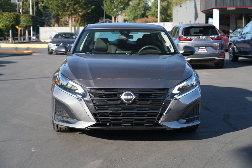 Used 2024 Nissan Altima 2.5 SV FWD image 3