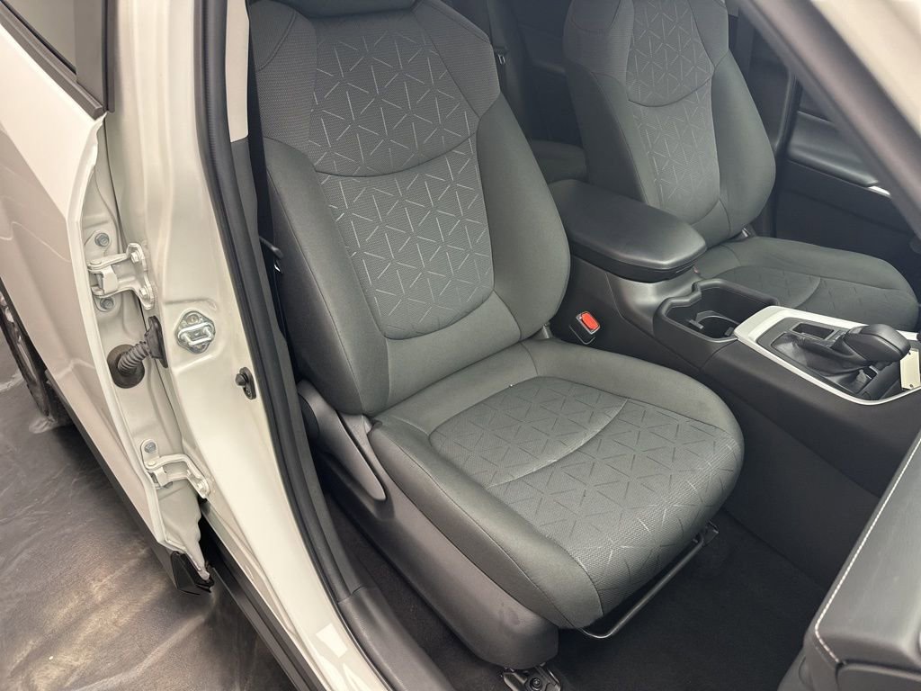 Used 2022 Toyota RAV4 XLE image 9