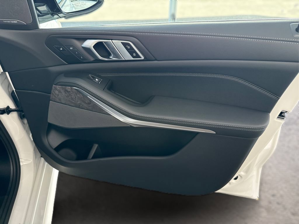 New 2026 BMW X7 M60i w/ Executive Package image 27