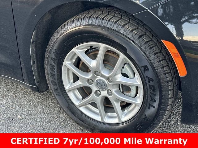 Certified 2023 Chrysler Pacifica Touring-L FWD image 8