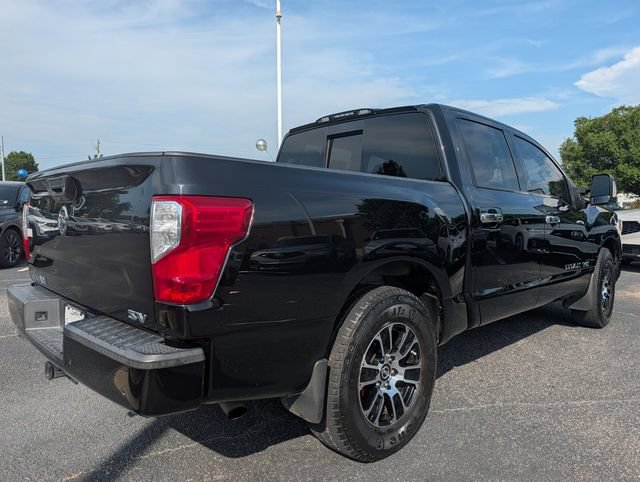 Used 2020 Nissan Titan SV w/ SV Convenience Package RWD image 7