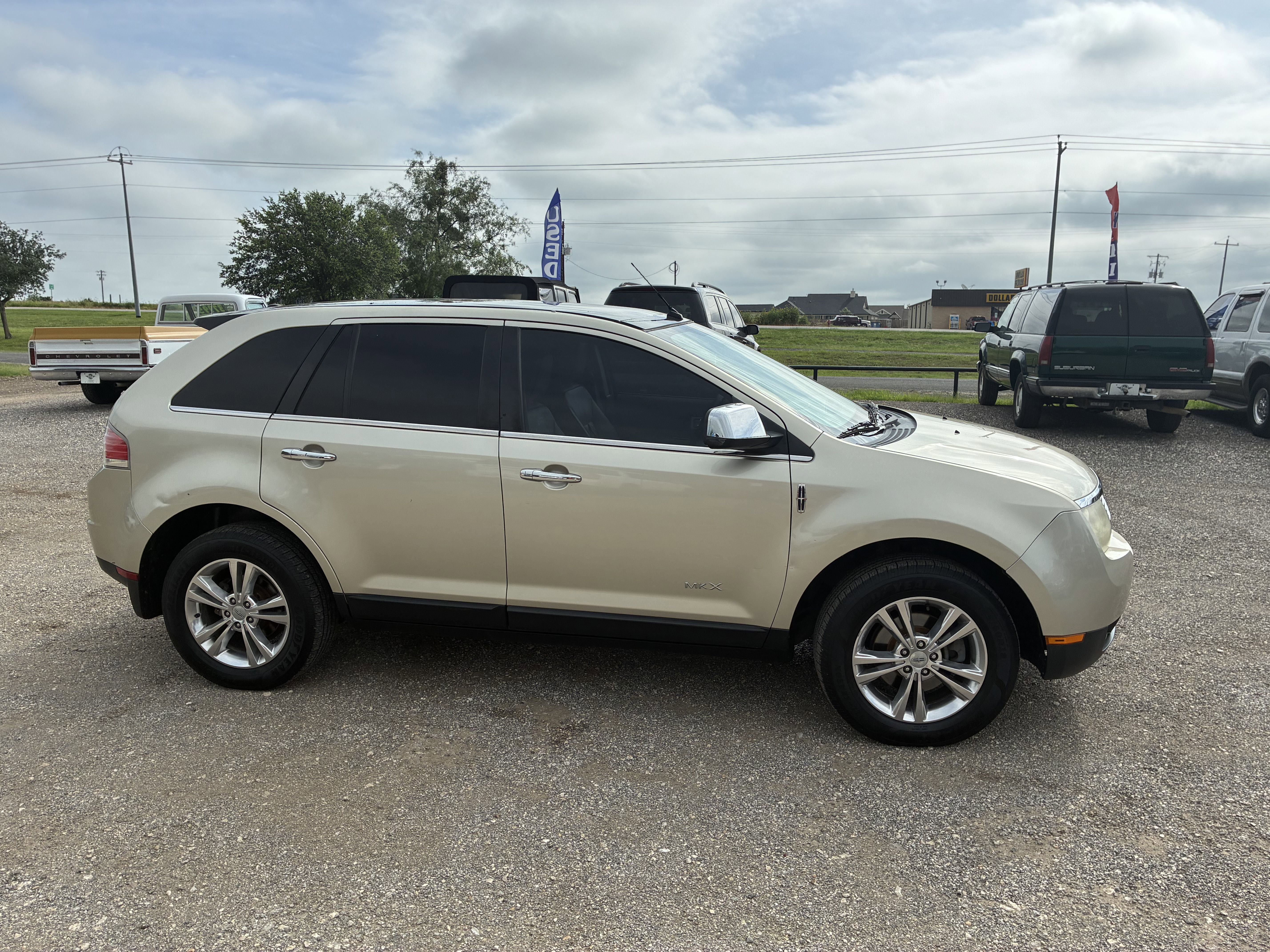 Used 2010 Lincoln MKX AWD image 3