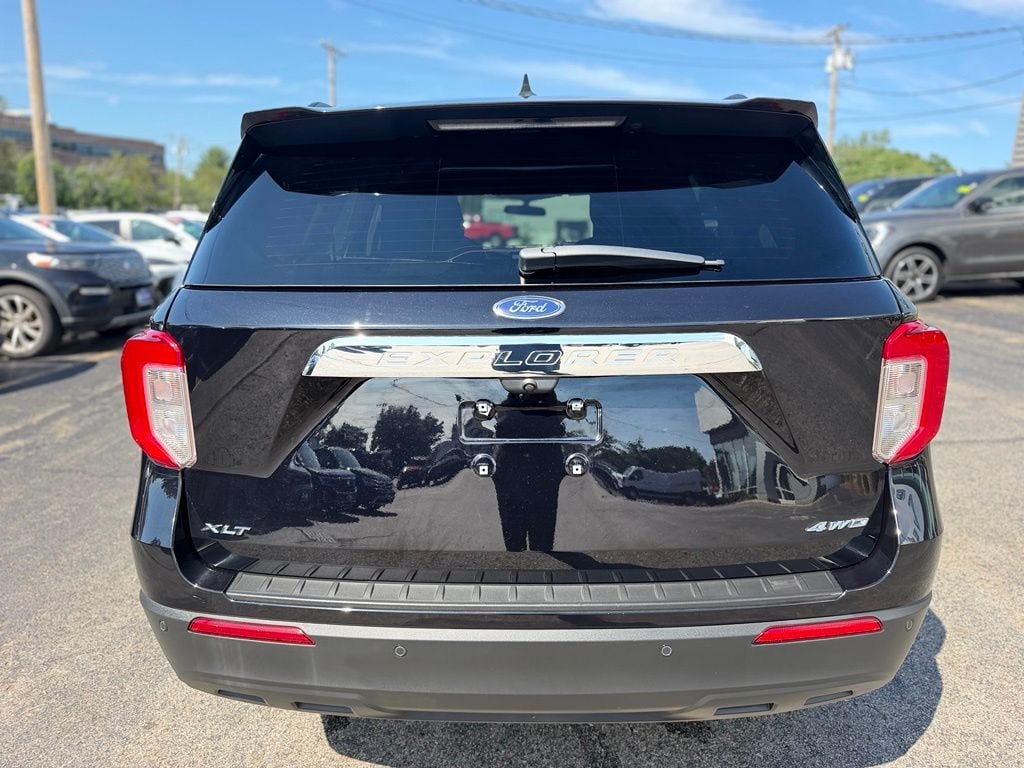 Used 2023 Ford Explorer XLT AWD/4WD image 8