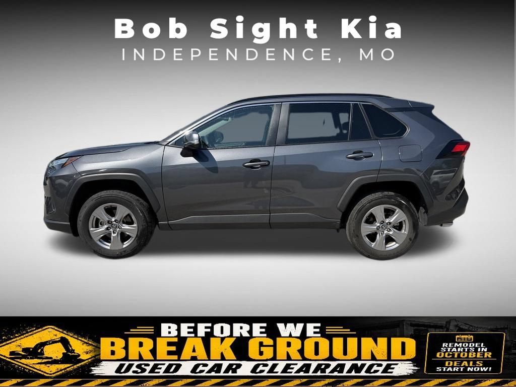 Used 2025 Toyota RAV4 XLE AWD/4WD image 5